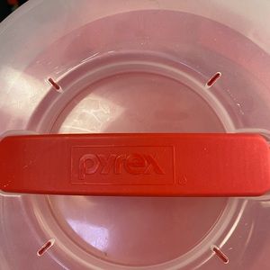 Pyrex Portable Pie Carrier - w free 9" Plate.